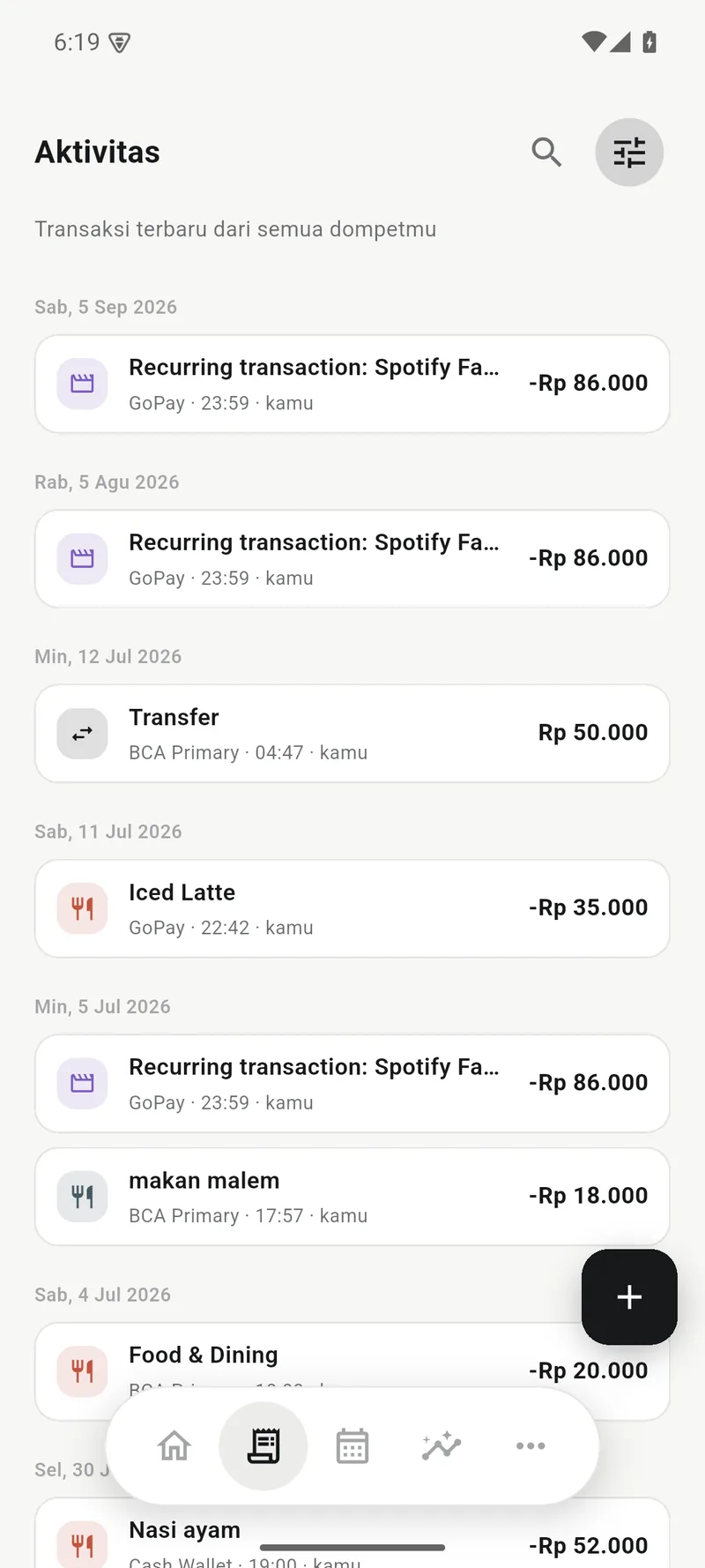 Aktivitas di aplikasi HP Affluena: transaksi dari semua dompet dikelompokkan per tanggal