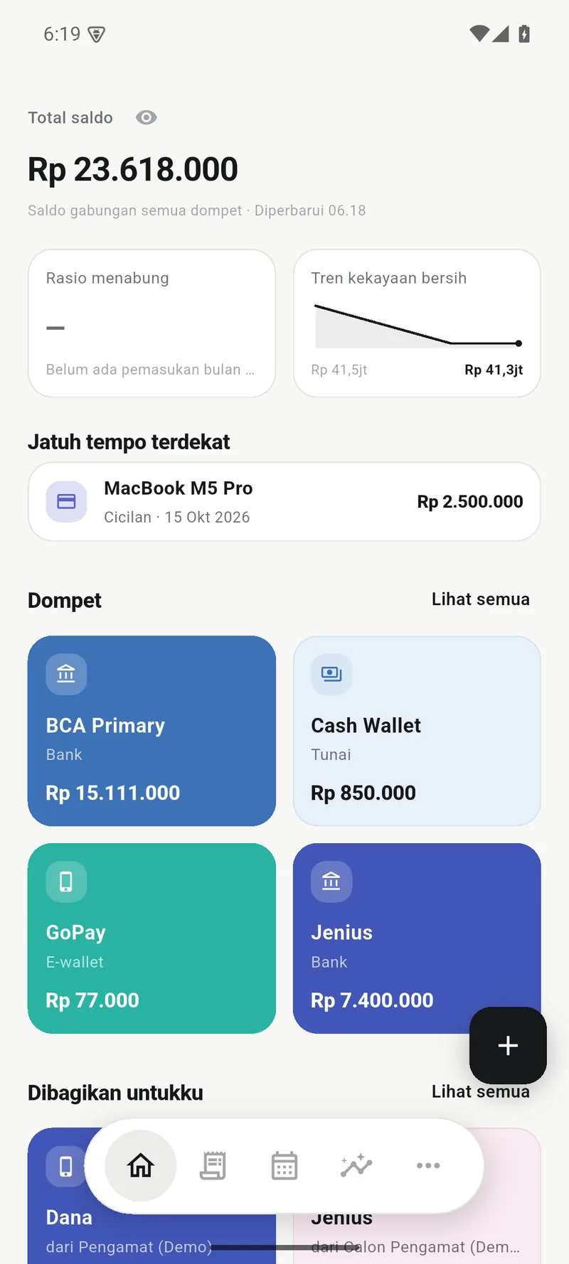 Beranda aplikasi Affluena di HP: total saldo, tren kekayaan bersih, cicilan terdekat, dan kartu dompet
